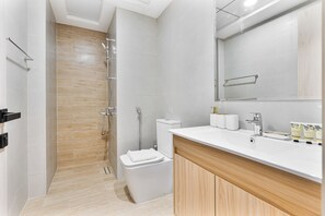 Exclusive Apartment, Balcony, City View | Bathroom | Shower, hair dryer, towels, soap - PVH - Modern 1BR - Alexis Tower (Dubai)