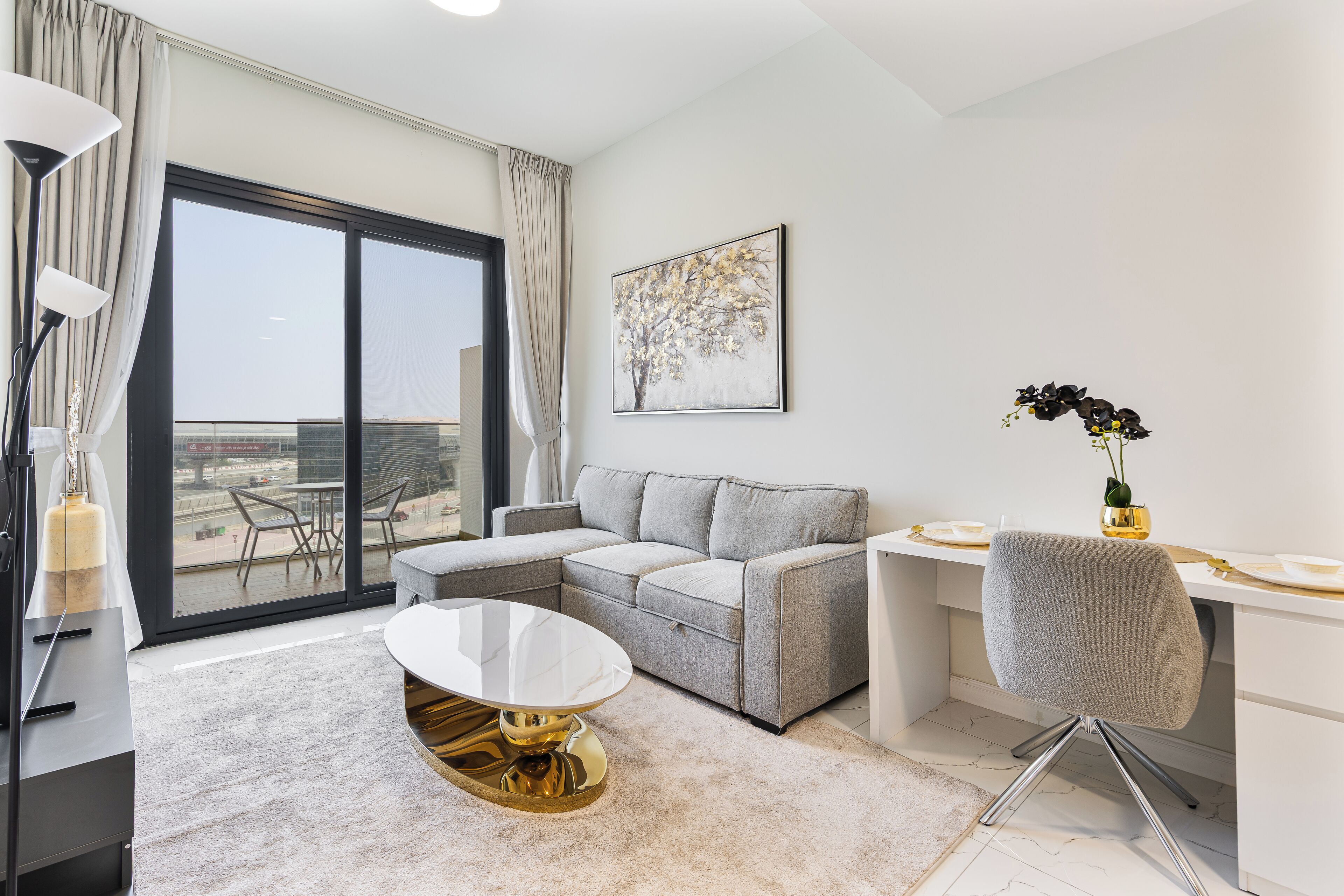 Exklusiv lägenhet - balkong - utsikt mot staden | Vardagsrum