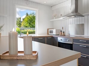 Fridge, microwave, dishwasher, cookware/dishes/utensils