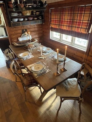 Dining - Winter and summer lodge for adventures, wilderness experience in the N.mountains (Innlandet)