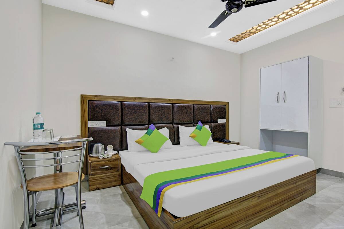 Deluxe Double Room, Non Smoking, Private Bathroom | Free WiFi