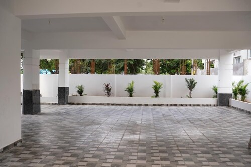 Manish Suites & Service Apartments