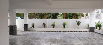 Manish Suites & Service Apartments