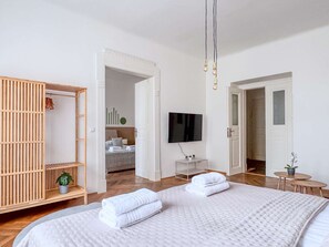 2 habitaciones, tabla de planchar con plancha, wifi y ropa de cama