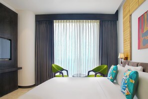 Executive Suite, City View | Desk, laptop workspace, free WiFi