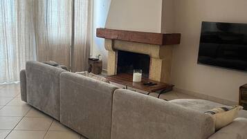 Télévision, cheminée