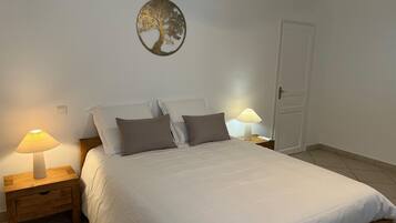 3 chambres, fer et planche à repasser, accès Internet, draps fournis