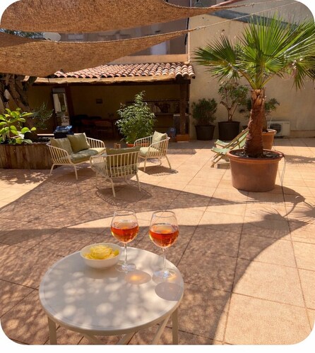 Town House with Private Patio & Garage - Centre de Sète