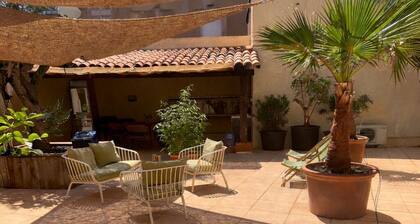 Town House with Private Patio & Garage - Centre de Sète