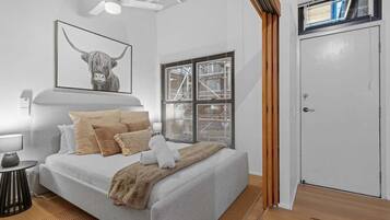 1 bedroom, desk, iron/ironing board, WiFi