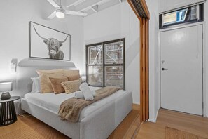 1 bedroom, desk, iron/ironing board, WiFi