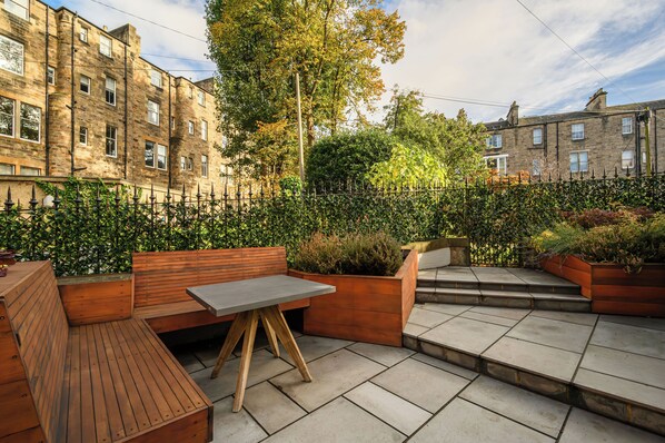 Apartment | Terrace/patio - Elegant 3-Bedroom Flat in West End (Edinburgh)