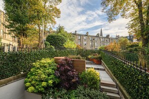 Front of property - Elegant 3-Bedroom Flat in West End (Edinburgh)