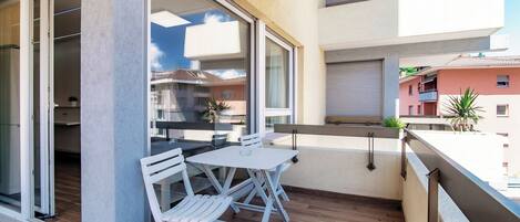 Deluxe Studio, City View | Terrace/patio