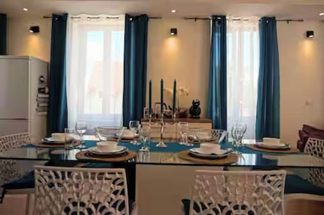 お食事. Bright apartment in Mertzwiller