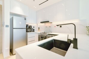 Exclusive Apartment, Balcony, City View | Private kitchen