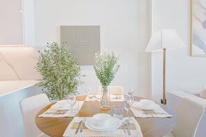 Exclusive Apartment, Balcony, City View | In-room dining