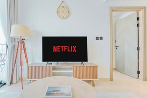 Exclusive Apartment, Balcony, City View | Living room