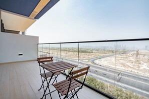 Appartement exclusif, balcon, vue sur la ville | Balcon
