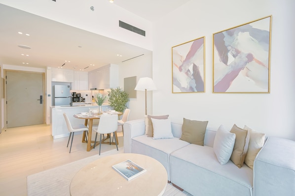 Appartement exclusif, balcon, vue sur la ville | Salle de séjour