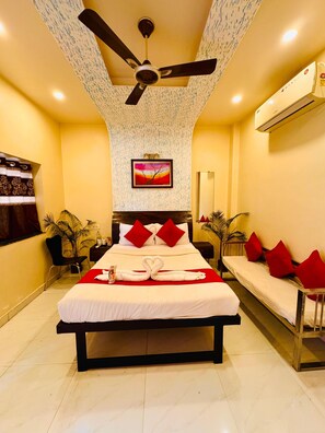 Deluxe Double Room, City View | Egyptian cotton sheets, premium bedding, memory foam beds, desk