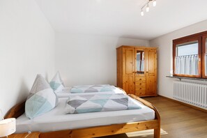 2 bedrooms, WiFi, bed sheets