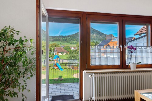 Ferienwohnung 'Hewenpanorama 4' mit Bergblick, Gemeinschaftsterrasse und WLAN