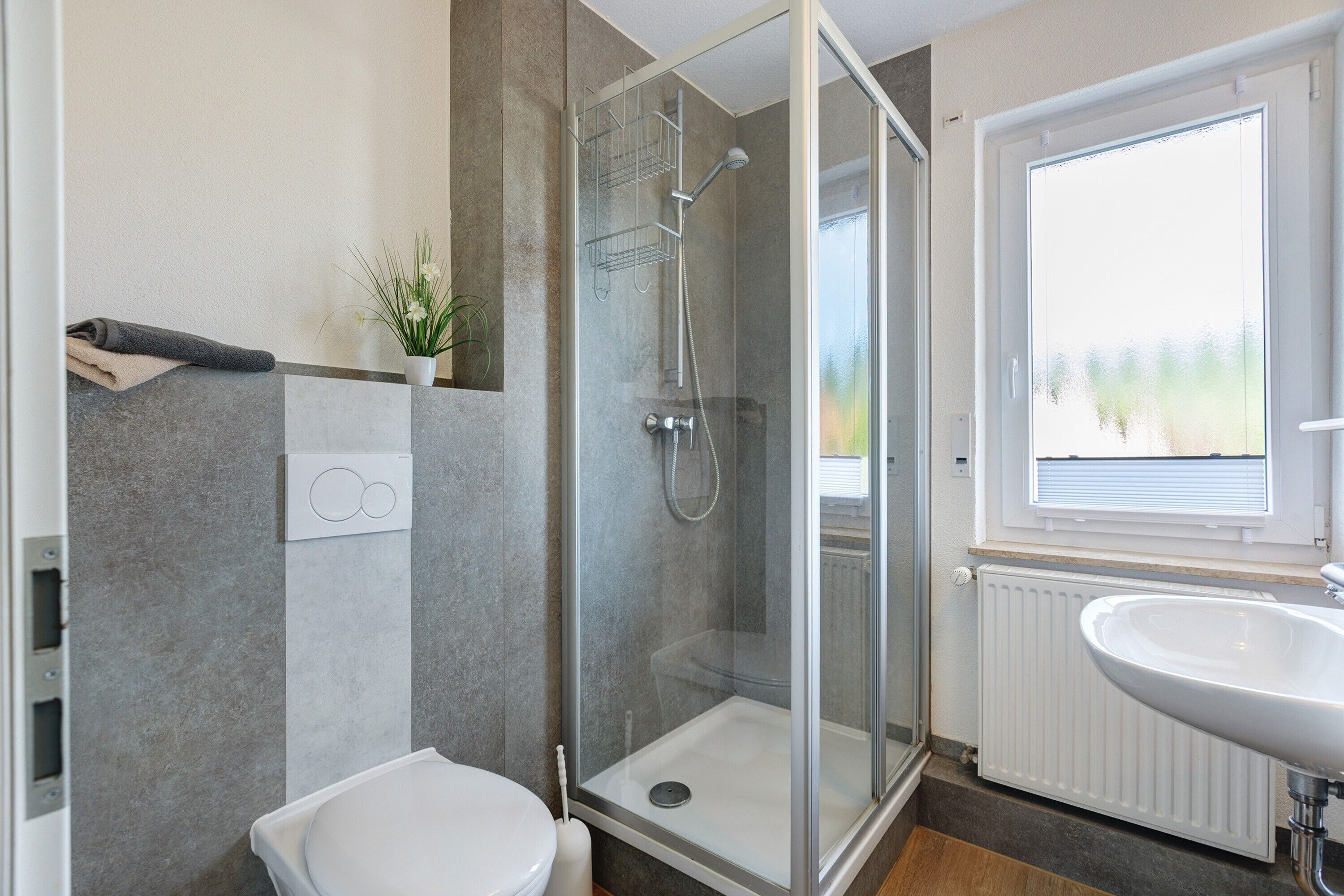 Dusche, Haartrockner, Handtücher