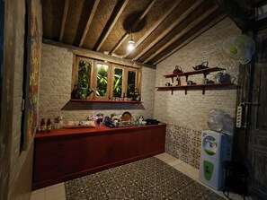 Classic Cottage, 2 Bedrooms, Kitchen | Private kitchenette