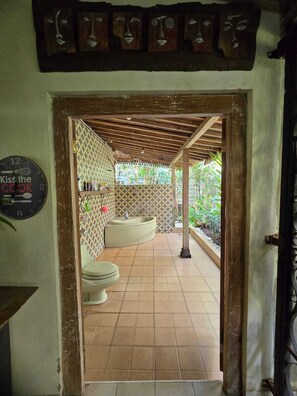 Classic Cottage, 2 Bedrooms, Kitchen | Bathroom