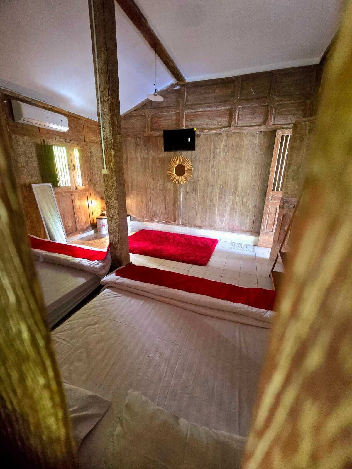 Classic Cottage, 2 Bedrooms, Kitchen | Individually decorated, individually furnished, desk, laptop workspace