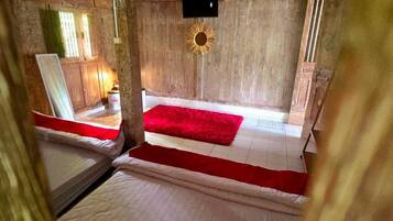 Classic Cottage, 2 Bedrooms, Kitchen | Individually decorated, individually furnished, desk, laptop workspace