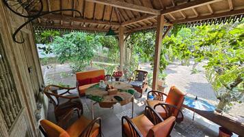 Classic Cottage, 2 Bedrooms, Kitchen | Terrace/patio