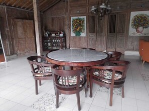 Classic Cottage, 2 Bedrooms, Kitchen | Dining room