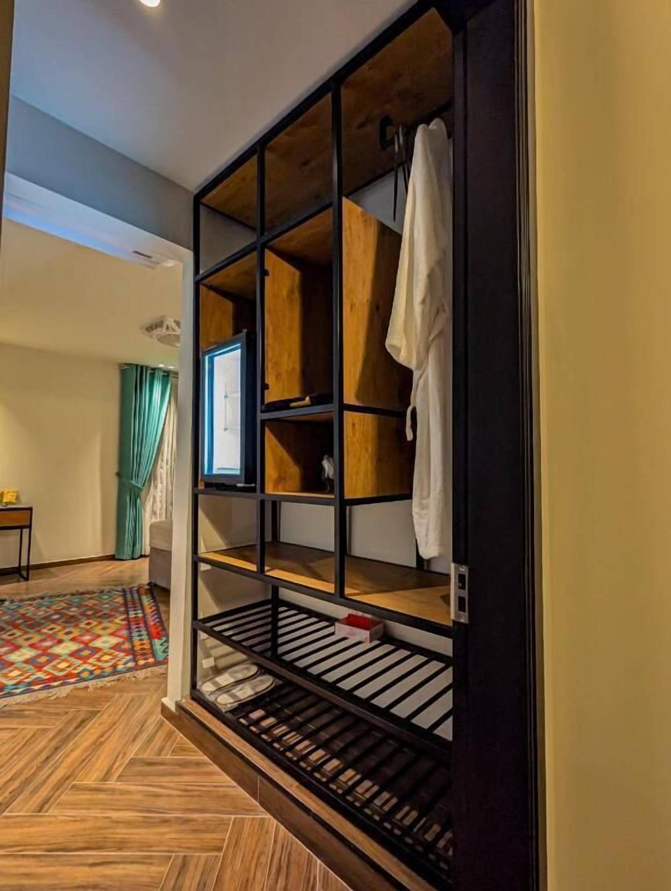 Down comforters, desk, free WiFi