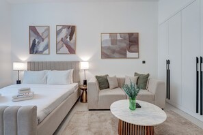 Exclusive Studio, Balcony, Pool View | Living area