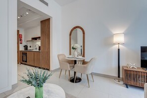 Exclusive Studio, Balcony, Pool View | In-room dining