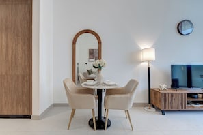 Exclusive Studio, Balcony, Pool View | In-room dining