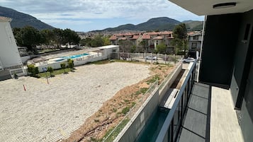 Apartamento superluxo, sacada, vista para a montanha | Sacada