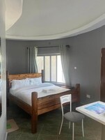 Quarto solteiro luxo, vista para o jardim | Wi-Fi de cortesia, roupa de cama
