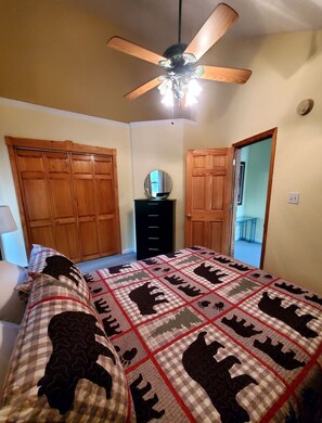 Comfort Condo, 1 Bedroom, Balcony, Mountain View