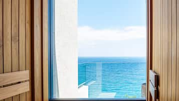 Suite Présidentielle, 2 chambres, piscine privée, vue océan (Hot Spring, Non Smoking) | Salle de bain | Articles de toilette gratuits, sèche-cheveux, chaussons