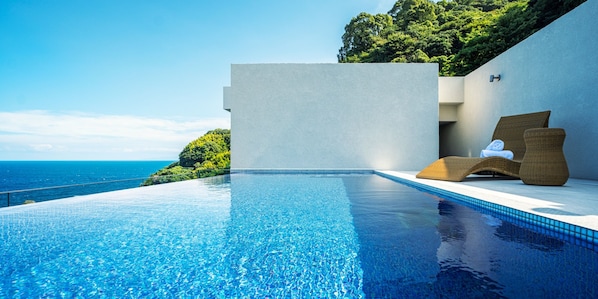Infinity pool