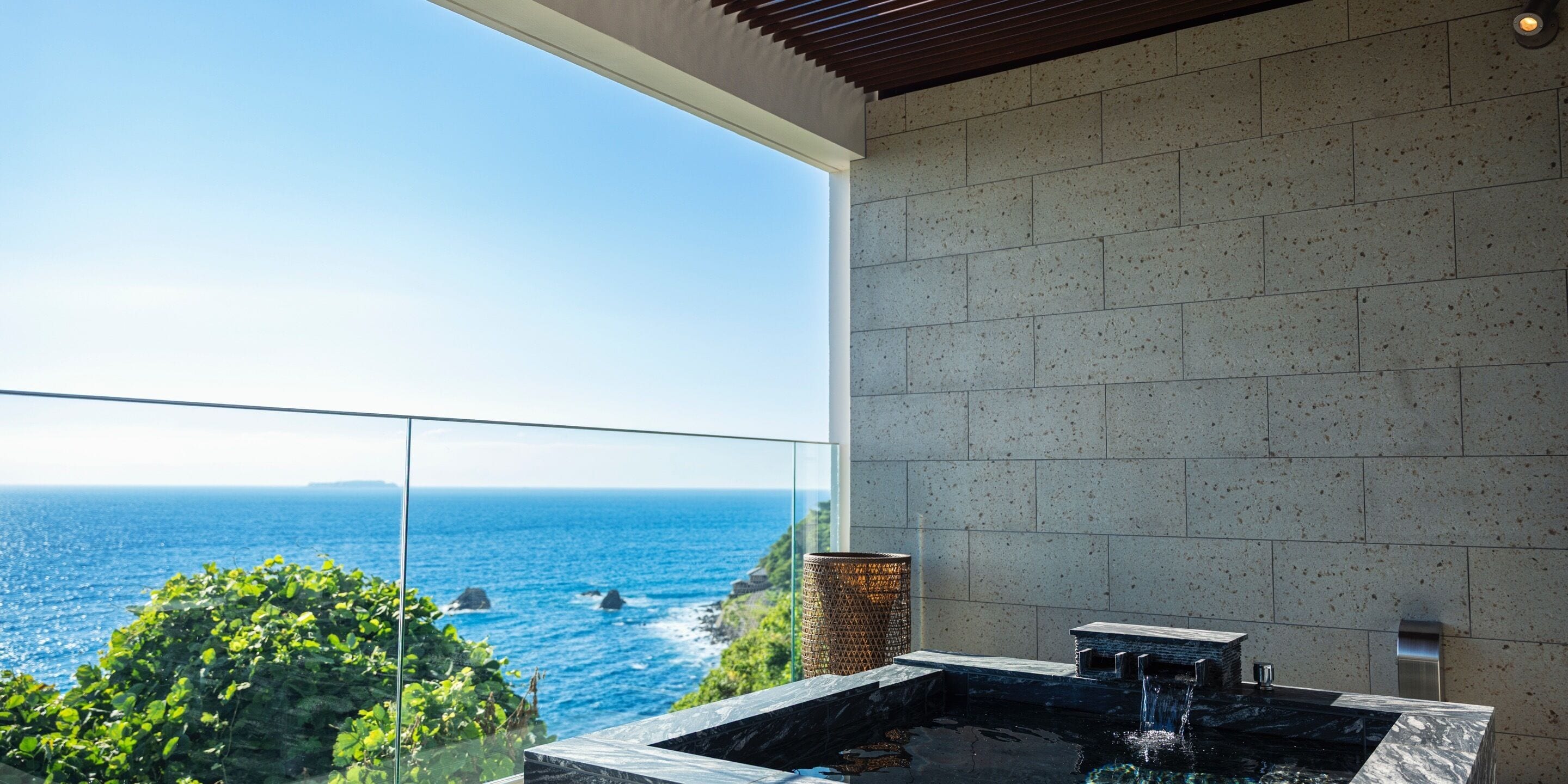 华丽双人房, 无烟房, 海洋景观 (Hot Spring) | 浴室 | 淋浴/盆浴组合、免费洗浴用品、吹风机、浴袍