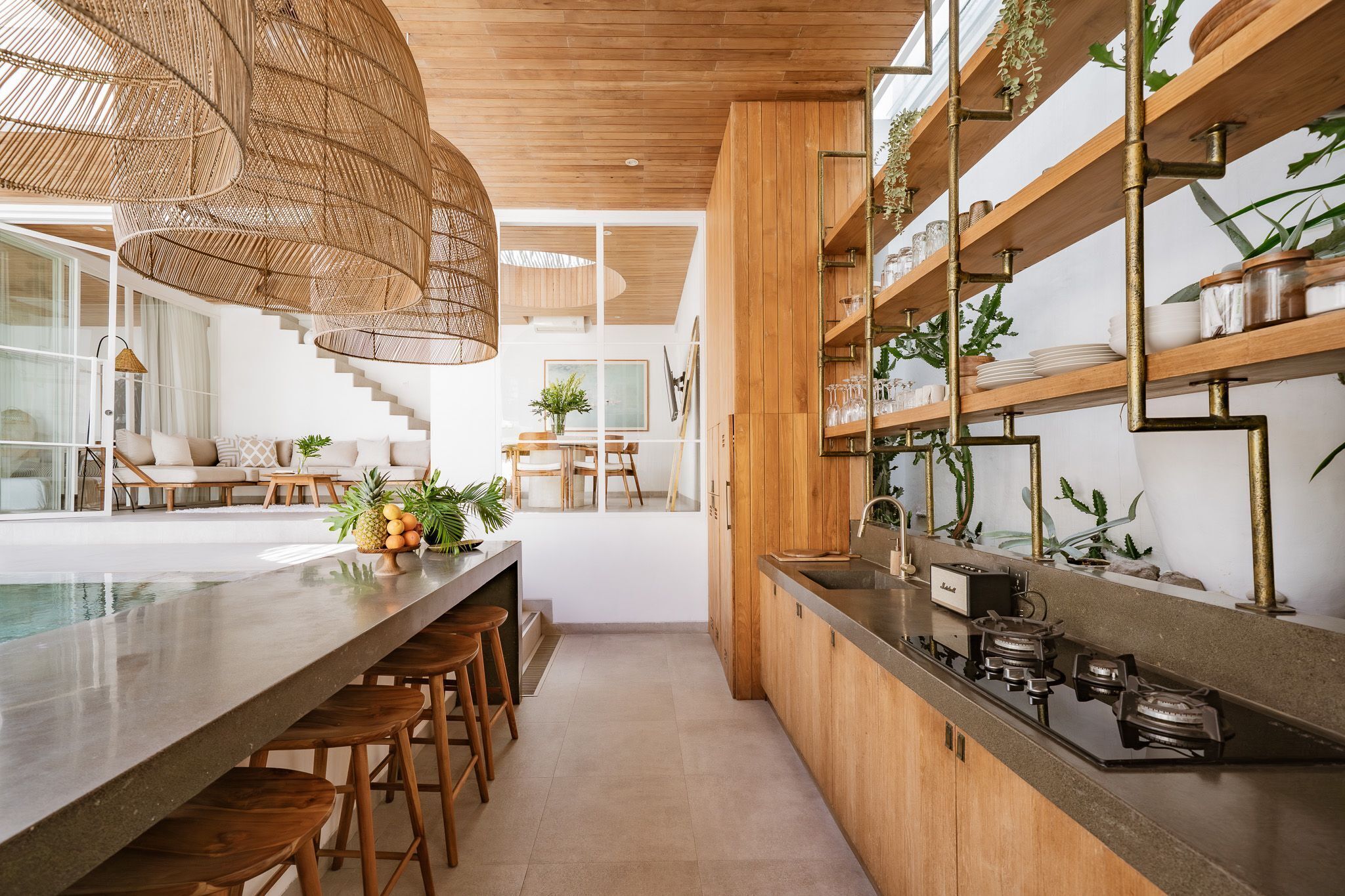 Refrigerador, microondas, placa de cocina, cafetera/tetera