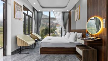 Suite, Balcony, Mountain View | In-room safe, free WiFi