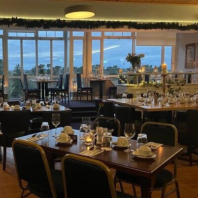 Enjoy a stay at the scenic Tramore Golf Club in one of our Burrows Lodge guest suites.