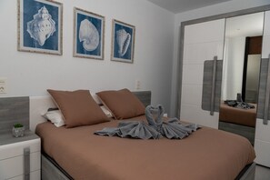2 habitaciones, tabla de planchar con plancha, wifi y ropa de cama 
