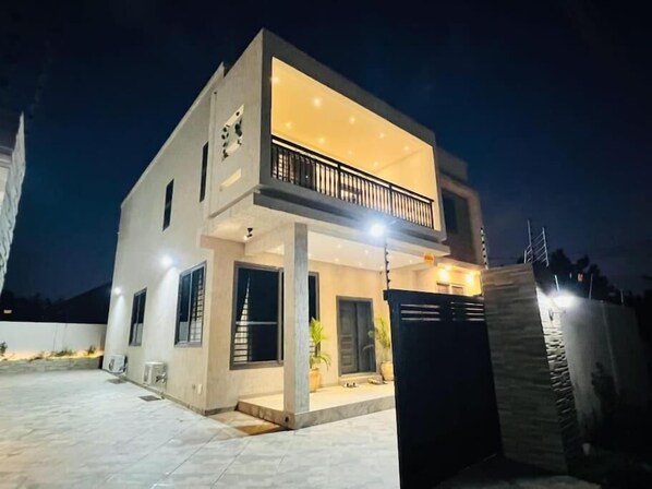 Deluxe Suite, 3 Bedrooms, Housekeeping, Hill View | Desk, laptop workspace, iron/ironing board, free WiFi