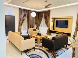 Deluxe Suite, 3 Bedrooms, Housekeeping, Hill View | Living area | 32-inch Smart TV with digital channels